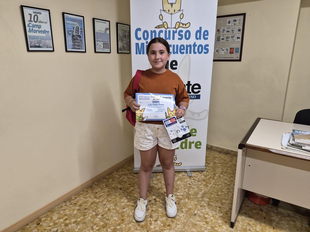 Concurso de Microcuentos: Los premiados recogen sus diplomas y regalos
