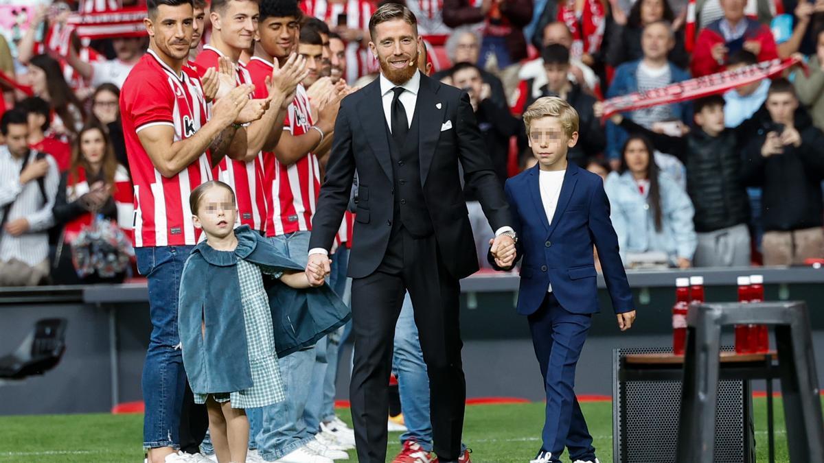 Muniain reúne a más de 20.000 aficionados en San Mamés en una despedida entre los suyos