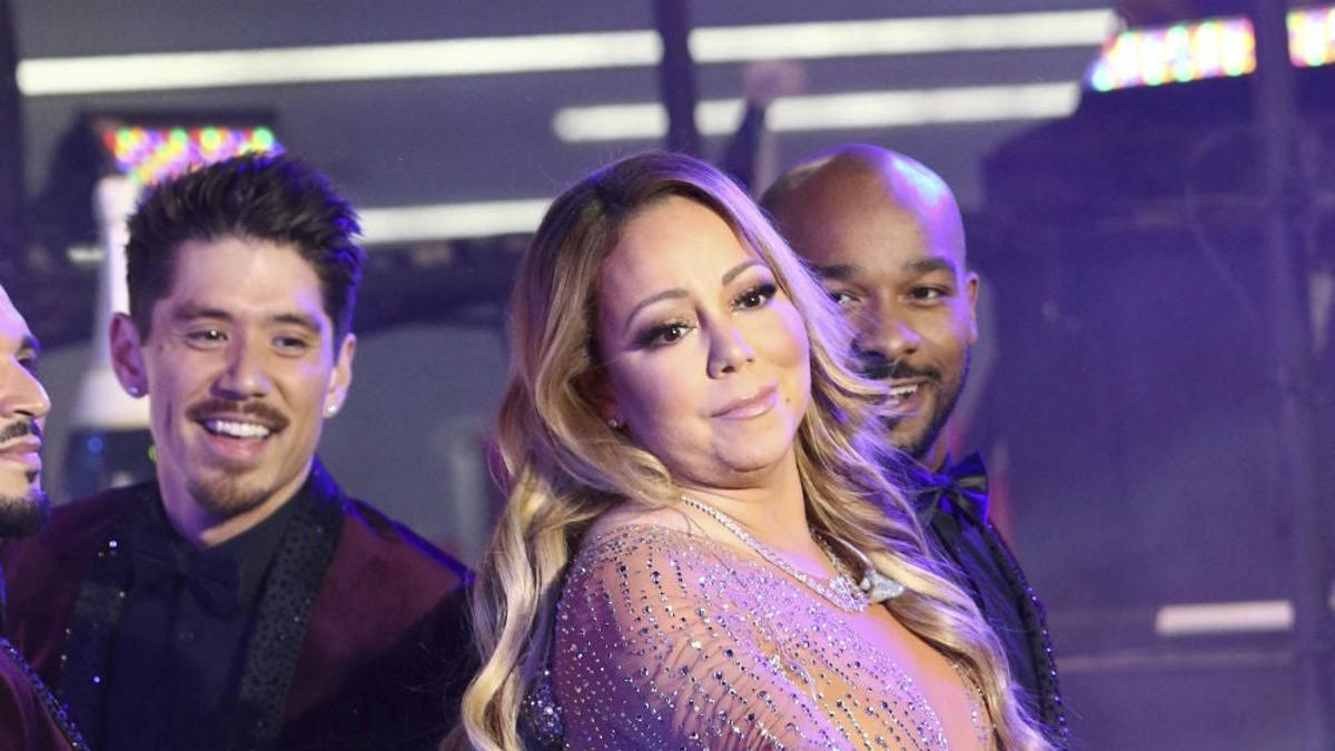 Mariah Carey con cara de pocos amigos en una actución