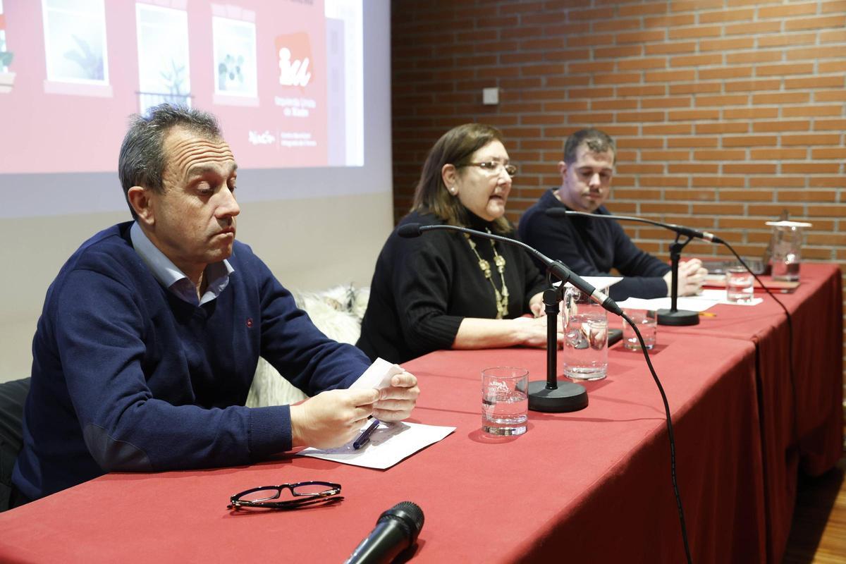 Por la izquierda, Ovidio Zapico, María José Cuervo y Javier Suárez Llana.