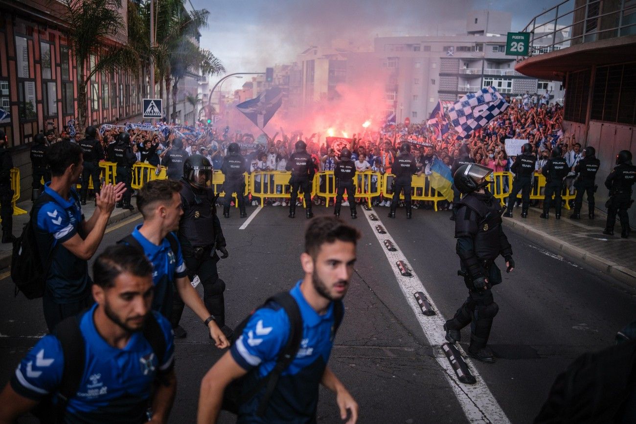 Ambiente previo del playoff entre CD Tenerife-UD Las Palmas