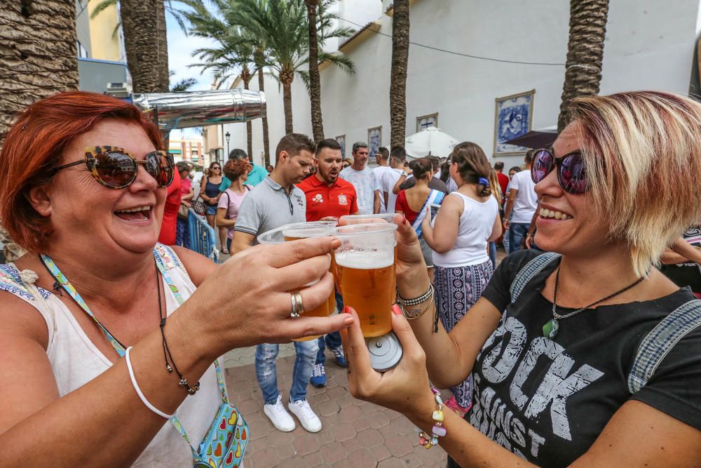 La fiesta y la alegría inundan Dolores tras el chupinazo de las fiestas patronales