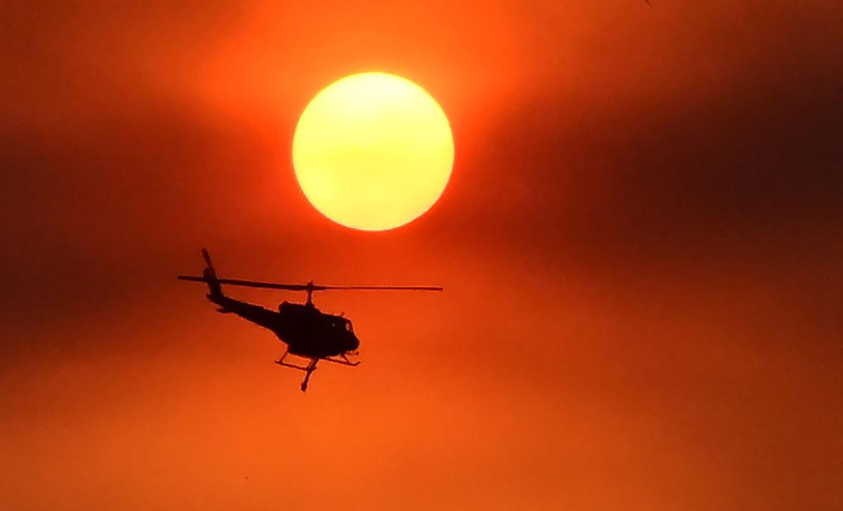 Lucha sin tregua contra el fuego en Hemet (California)