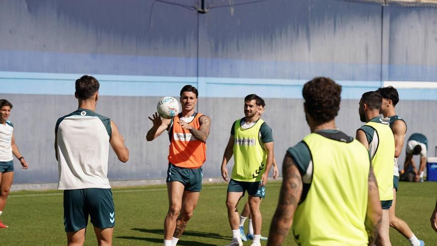 El Málaga CF recupera a Murillo y Ochoa para afrontar el esprint decisivo hacia el play off