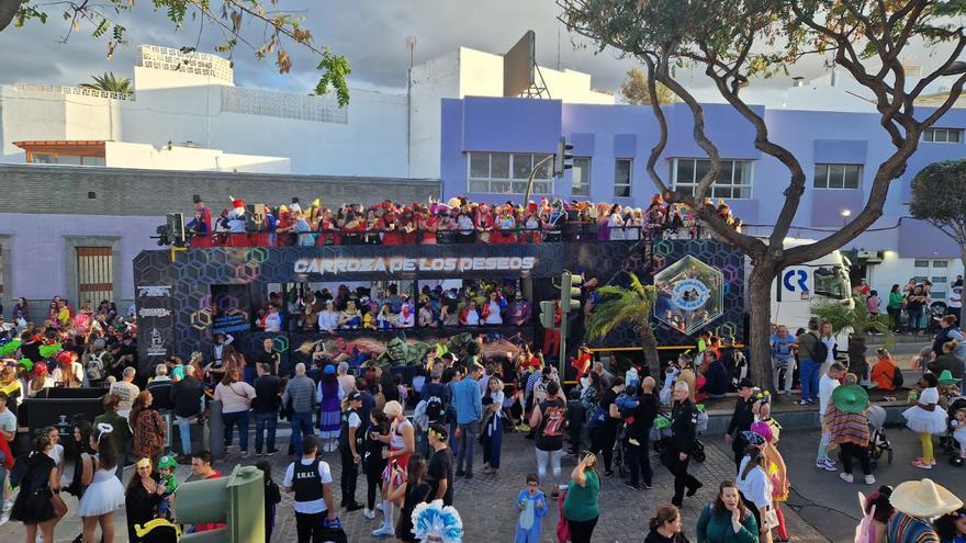 Más de 25.000 personas disfrutan de la cabalgata del Carnaval de Telde sin incidentes