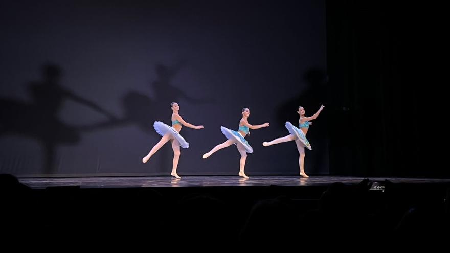 La passió i l’esforç del Jove Ballet Figueres emocionen el Teatre El Jardí