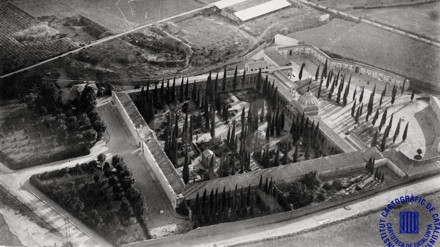 Vista àeria del cementiri de Manresa a finals dels anys vint del segle passat