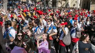 Vilanova estrena los caramelos ecológicos en su guerra de Carnaval