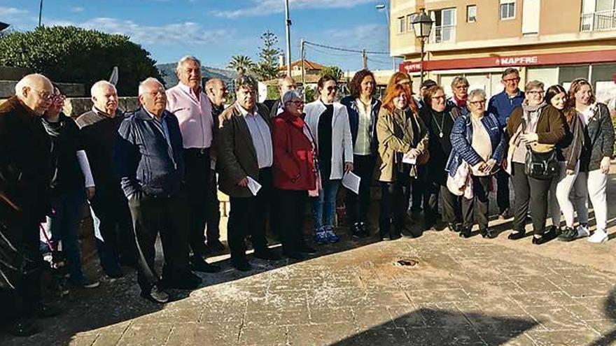 Ofrenda floral del Día de la Mujer en sa Pobla