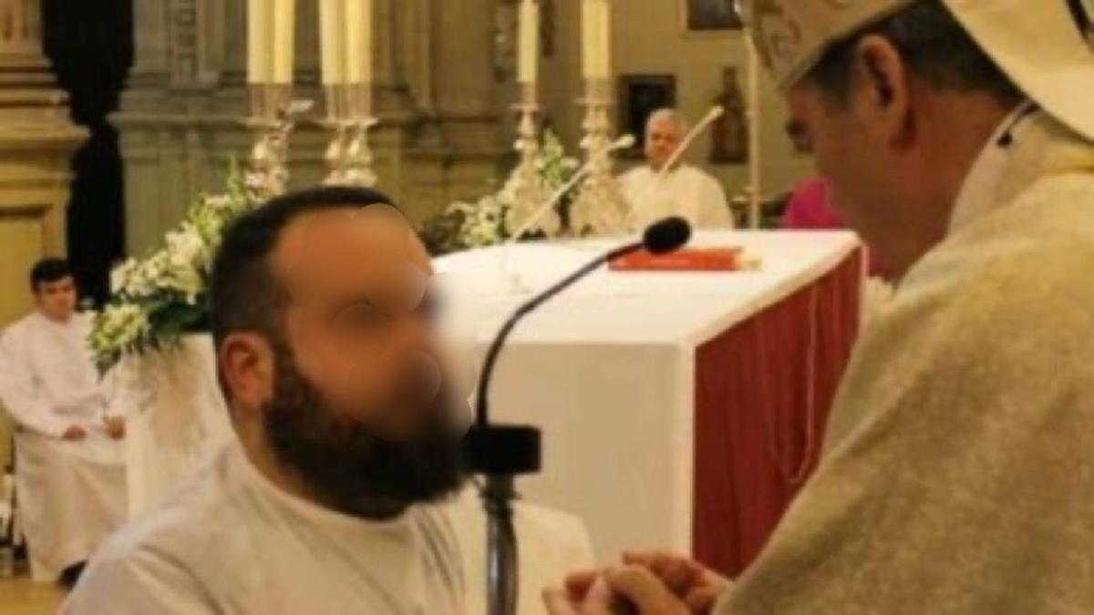 El sacerdote detenido por presuntos abusos, en una imagen de archivo de su ordenación.