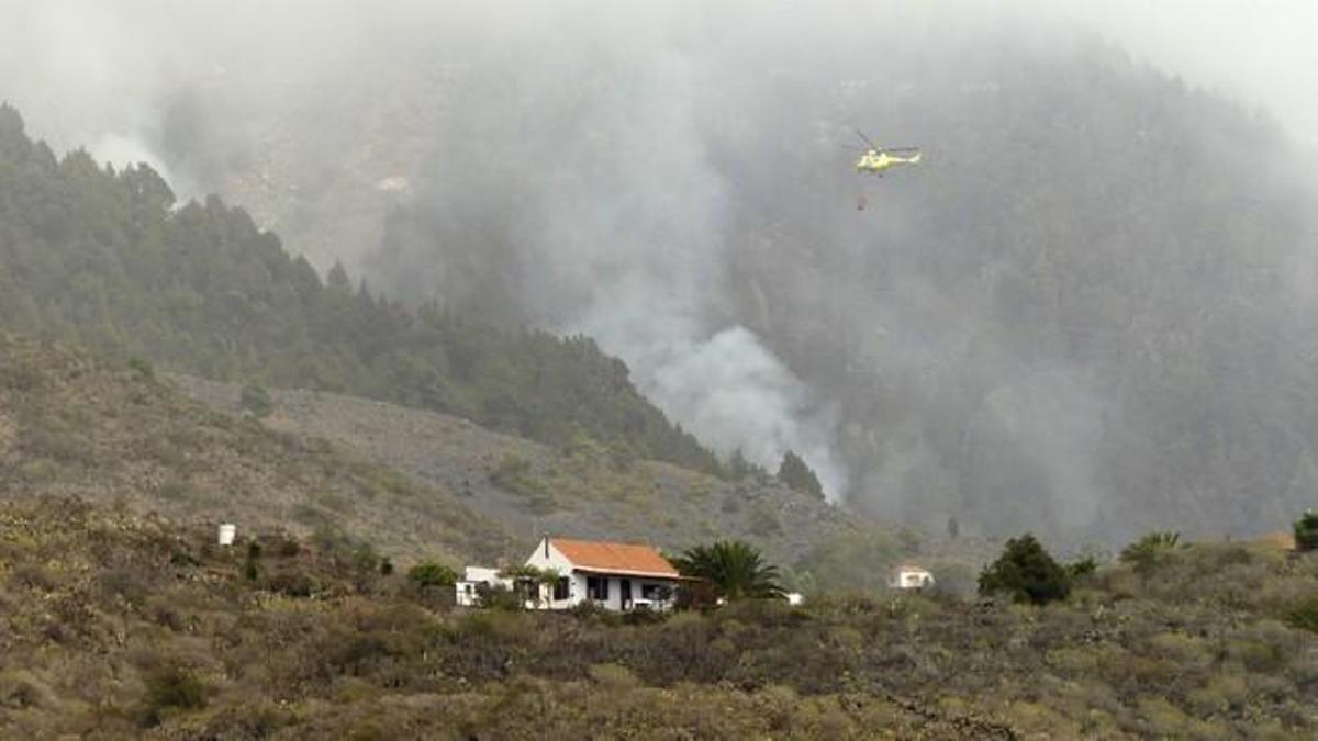 EL INCENDIO DE LA PALMA AVANZA HACIA EL ESTE POR ...