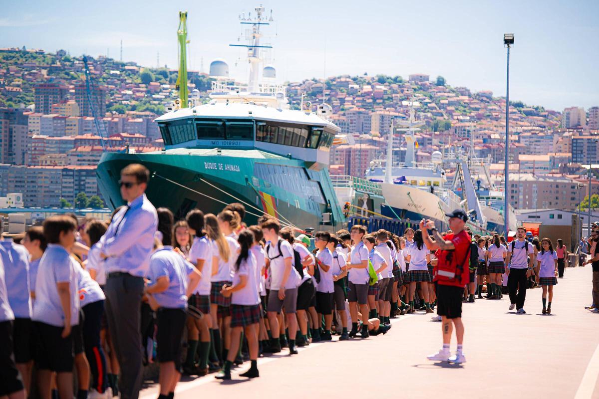 Siete colegios de Vigo se acercaron a ver el simulacro.