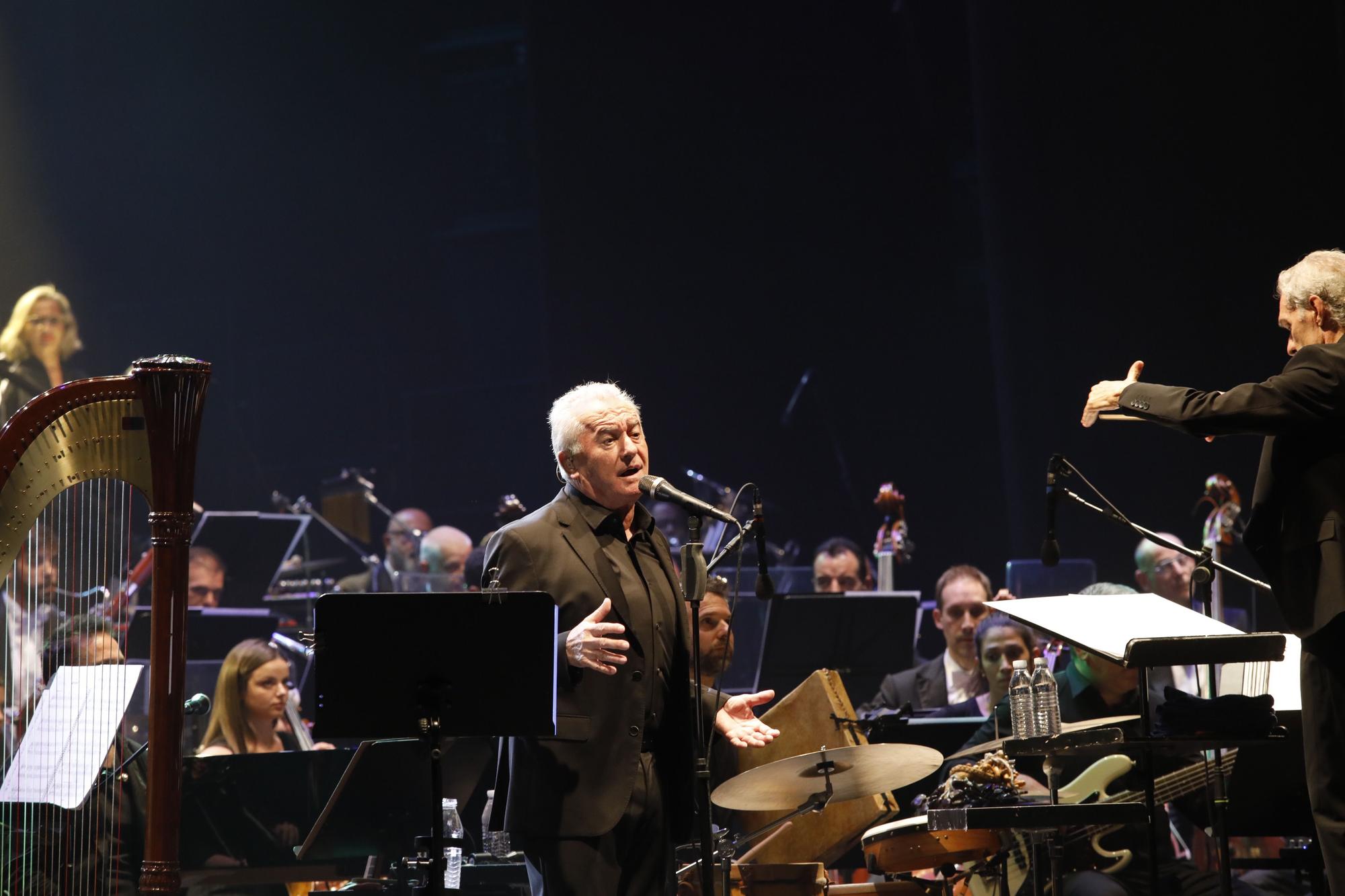 EN IMÁGENES: Así fue el tercer concierto de Víctor Manuel en la Laboral con la OSPA y el Coro de la Fundación Princesa de Asturias
