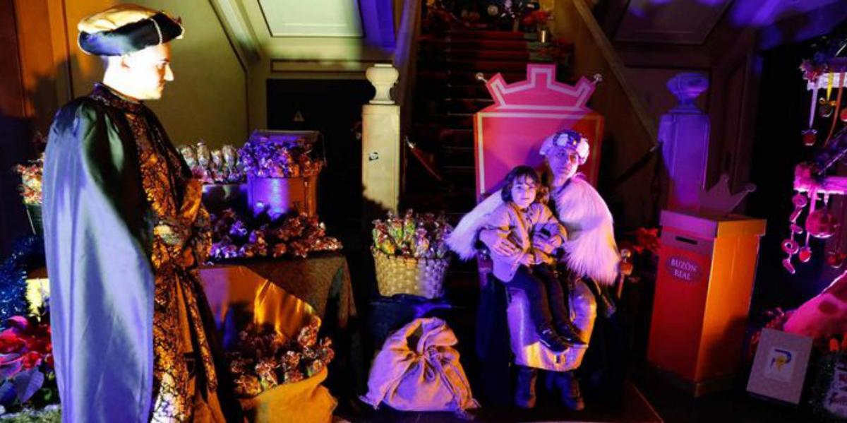 Aliatar llena El Parche de niños indecisos con sus regalos navideños