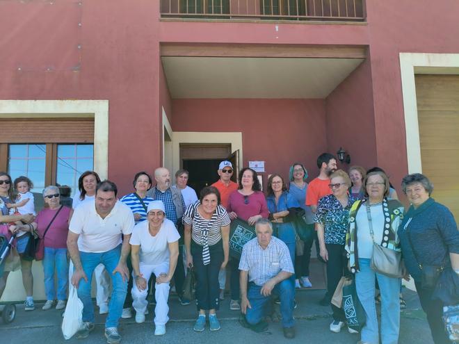 La visita guiada a la quesería "El Rebollín" de Salas, en imágenes