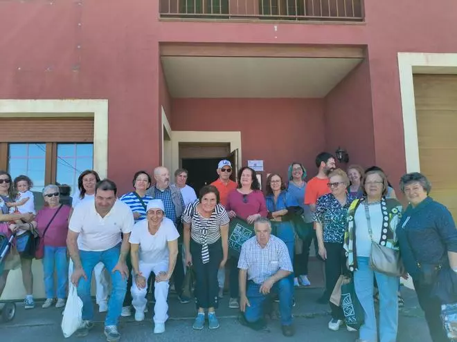 La visita guiada a la quesería "El Rebollín" de Salas, en imágenes