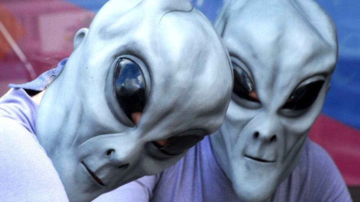 Recreación de dos extraterrestres o 'aliens'.