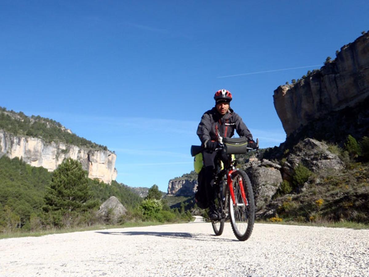El setabense en una travesía en bicicleta por el territorio español.