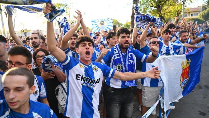 Así ha sido el recibimiento de los aficionados herculanos antes del partido