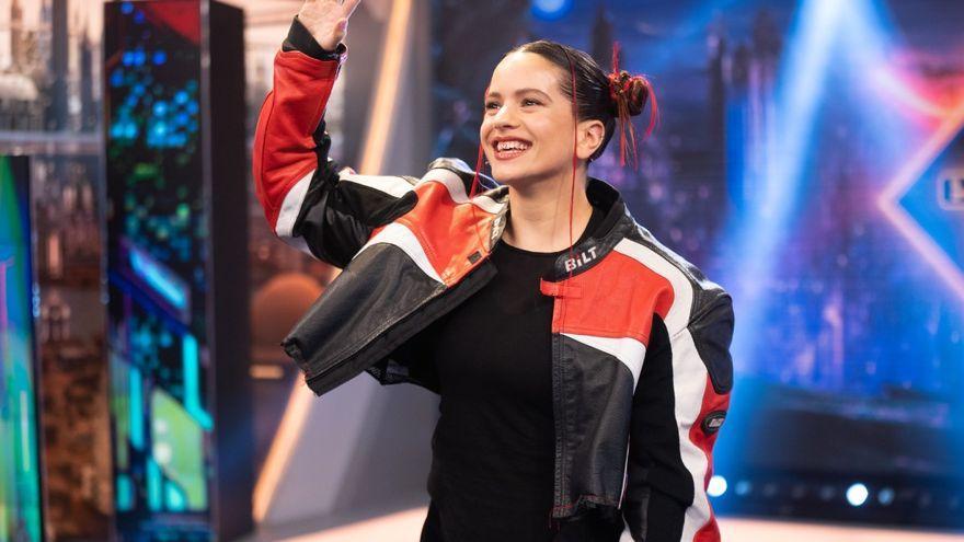 Rosalía, con chaqueta motera, en &#039;El hormiguero&#039;.