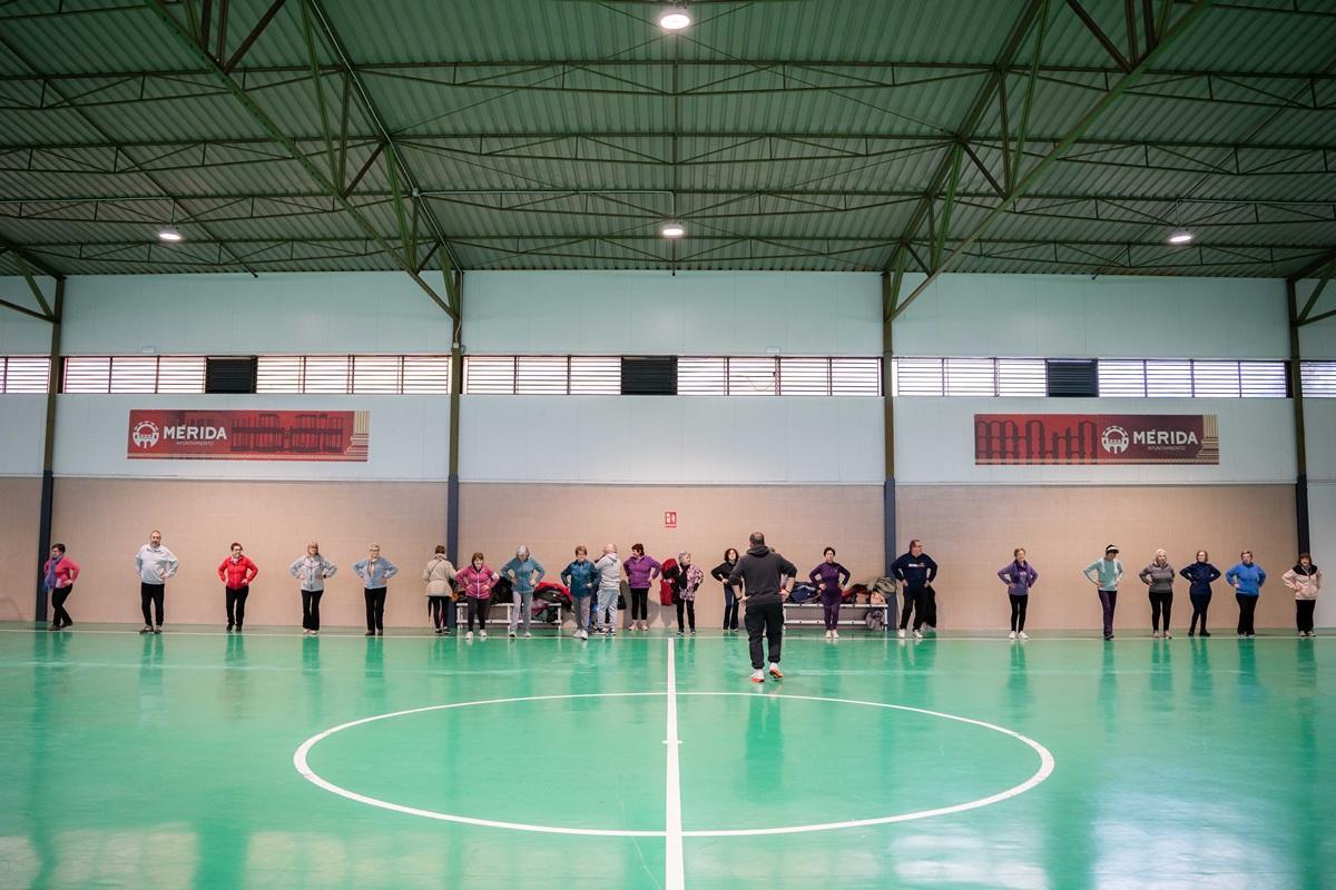 La pista polideportiva de La Antigua, ya está en uso tras las mejoras realizadas.