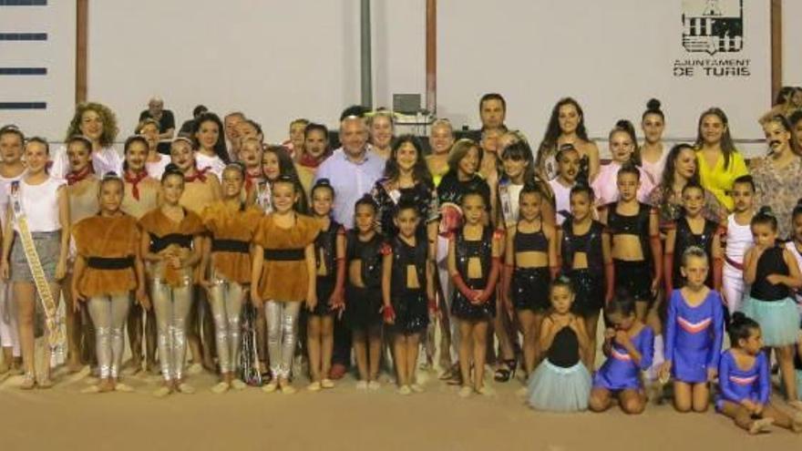 Exhibición de gimnasia rítmica en Turís