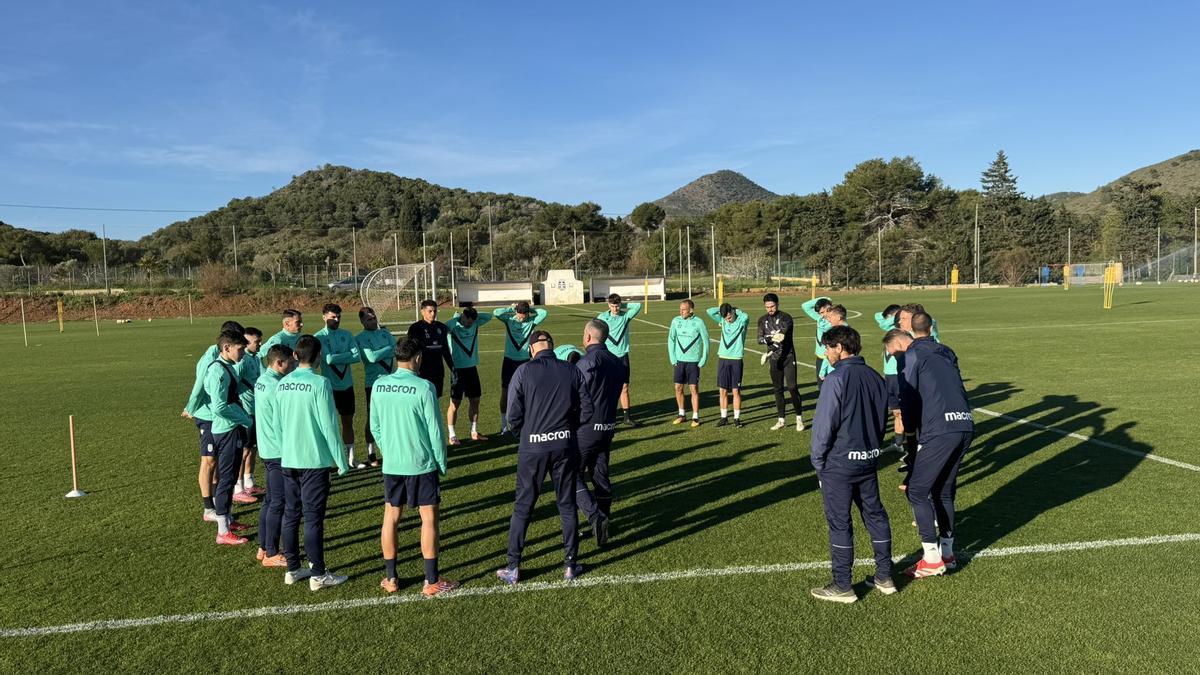 La plantilla del FC Cartagena durante un entrenamiento esta semana.