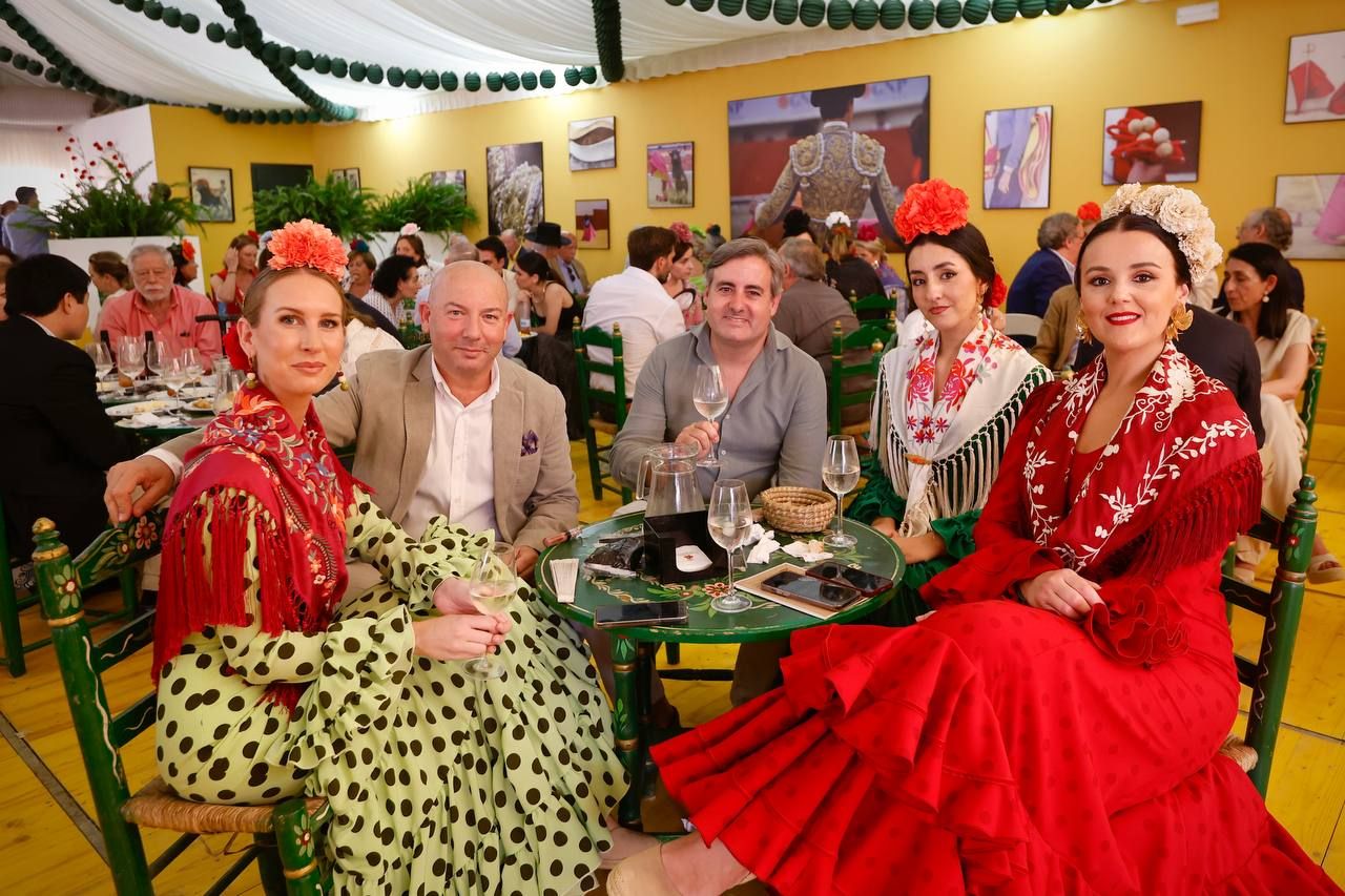 La Feria de Córdoba en imágenes: un martes para tomárselo sin prisas en El Arenal