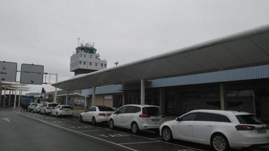 Cancelaciones y retrasos en el aeropuerto de Asturias por la niebla