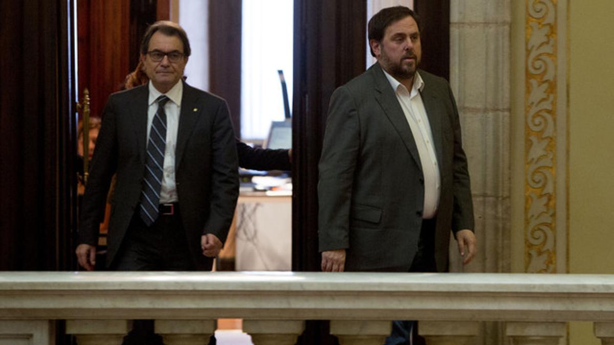 Artur Mas y Oriol Junqueras salen del despacho del 'president' en el Parlament, el pasado diciembre.