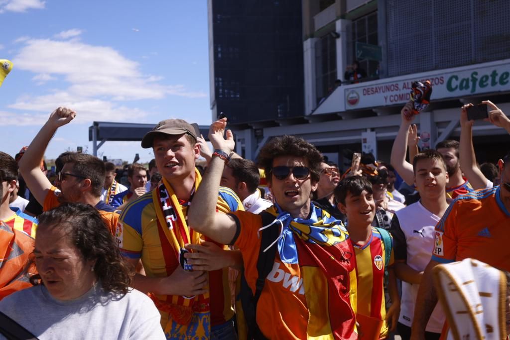 La afición del Valencia CF ante el Elche