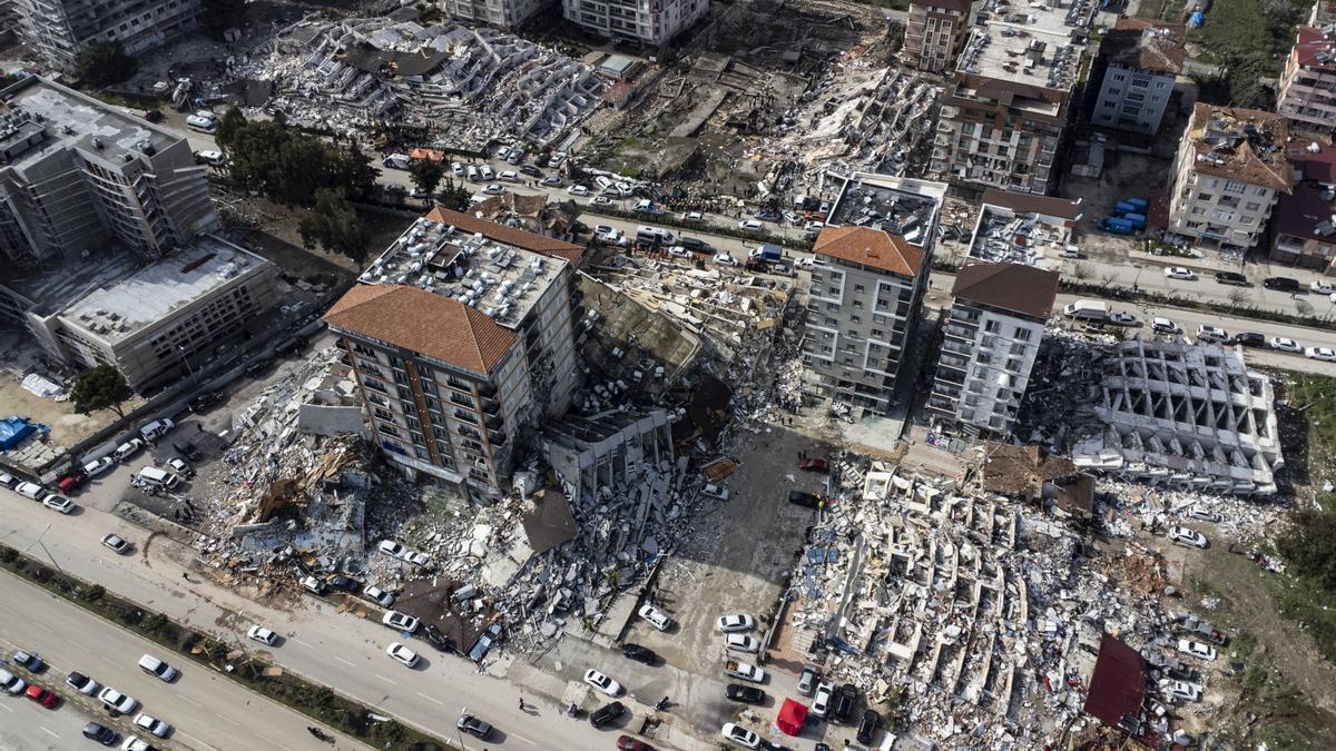 Vista aèria de la ciutat de Hatay, al sud de Turquia, amb diversos edificis ensorrats