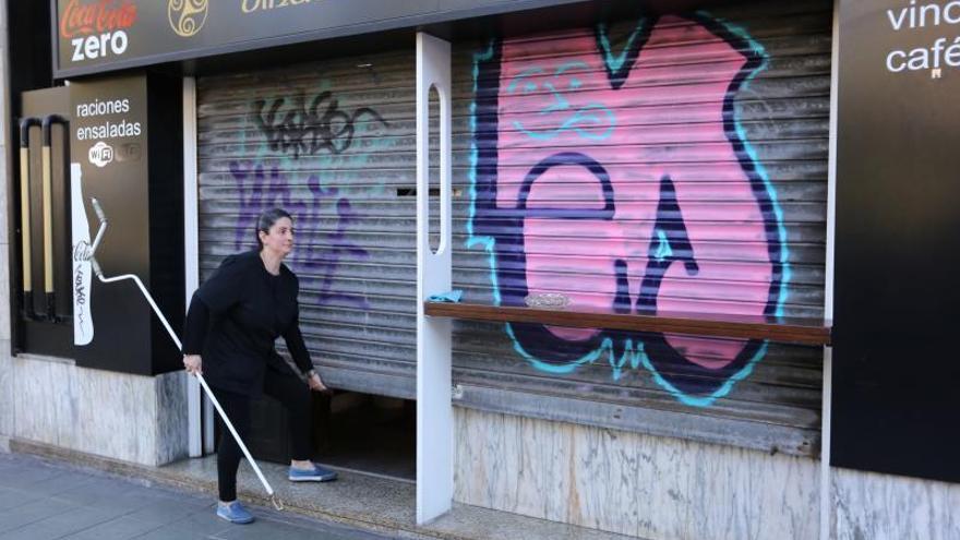 El PP de Gijón denuncia &quot;una plaga de pintadas que ensucian la ciudad&quot;