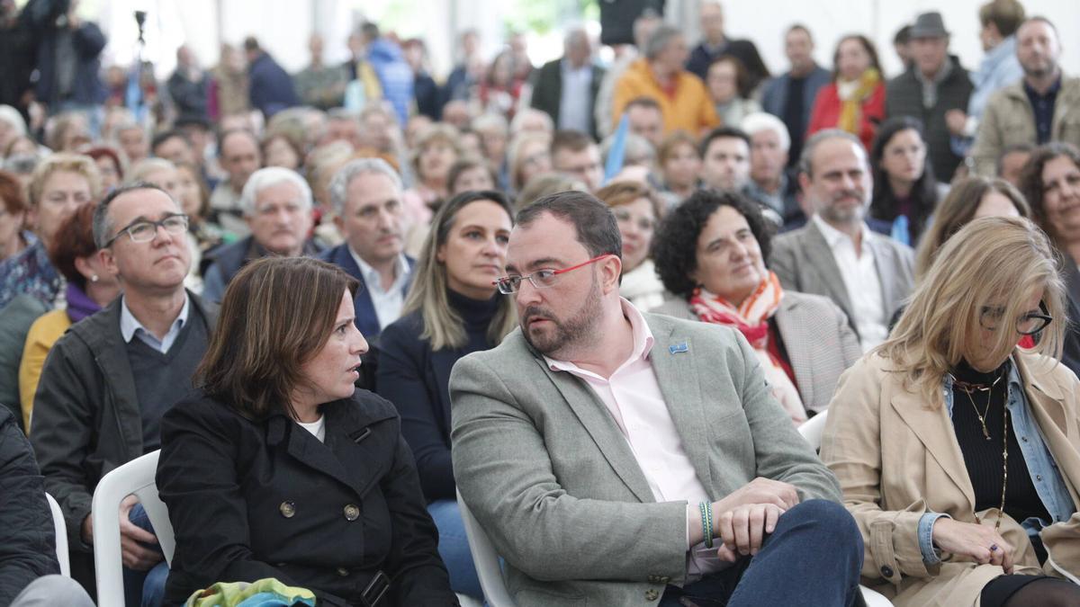 ASISTENTES AL ACTO DEL PSOE. ADRIANA LASTRA, ADRIAN BARBON