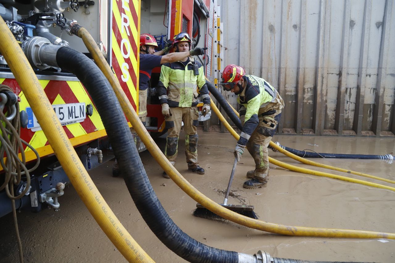 Los bomberos de Córdoba ayudan a los afectados de la DANA en Masanasa