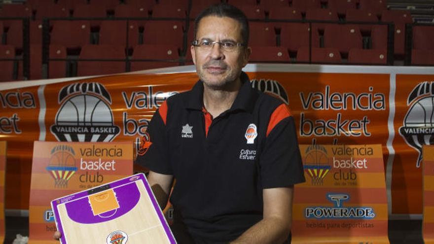 Pedro Matínez posa para SUPER en La Fonteta.