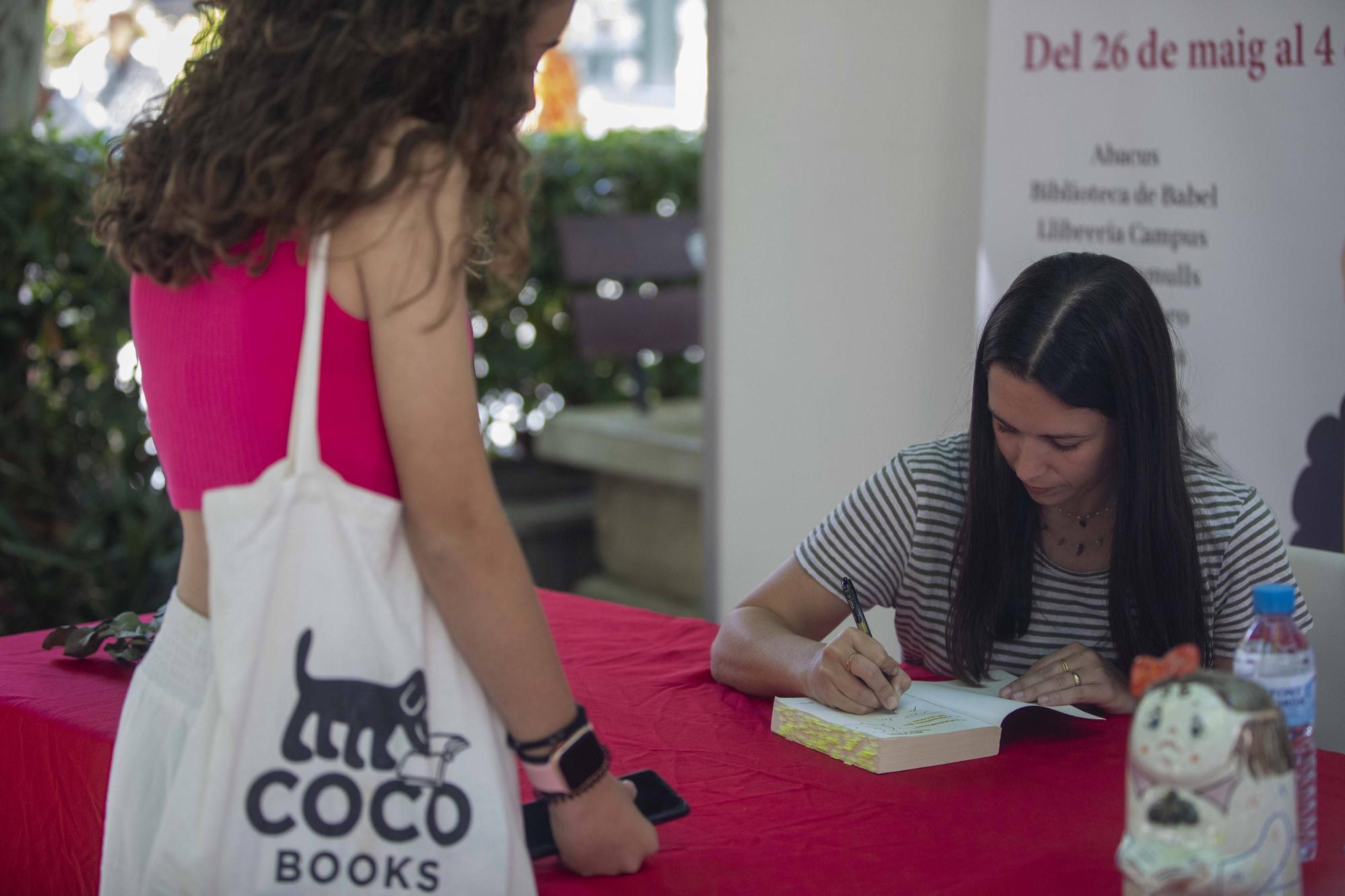 La literatura juvenil «avala el futuro del libro en papel»