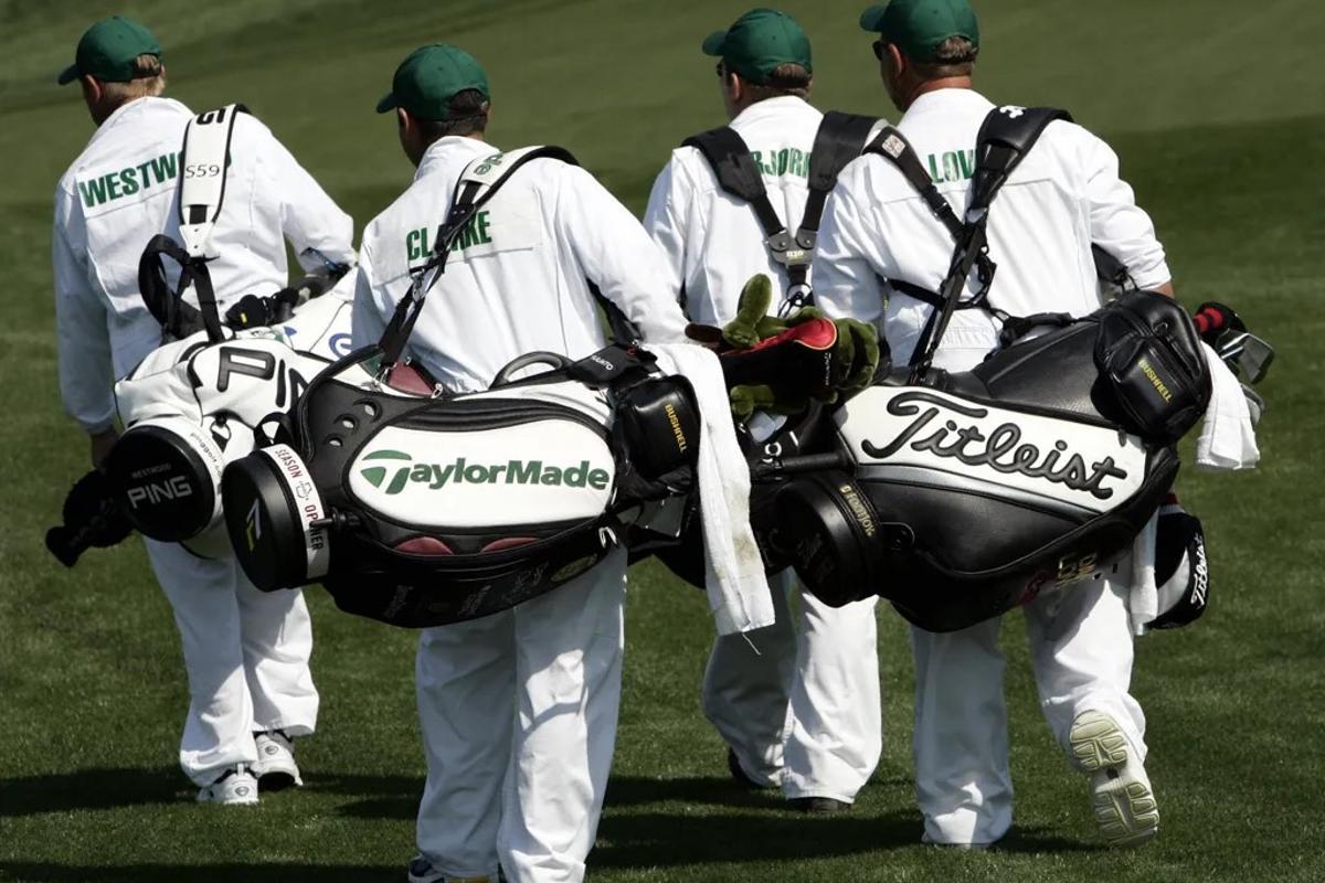 Los caddies del Masters, una tradición en su equipación igual para todos