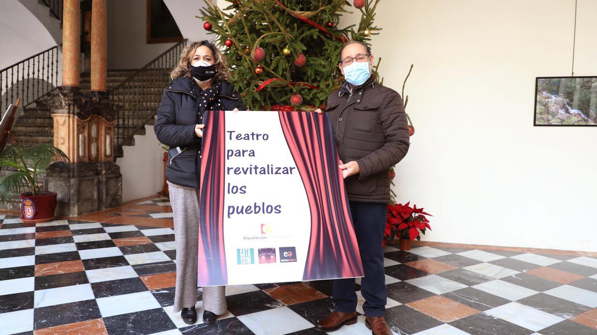 La delegada de Cultura de la Diputación de Córdoba, Salud Navajas presenta el &#039;Programa de Teatro por los Municipios&#039;.