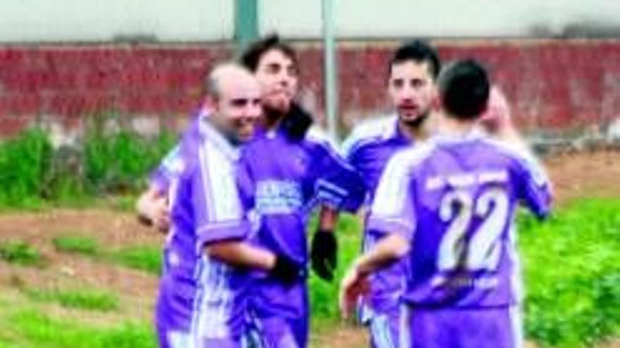 Luis Valladar hace ´hat-trick´ con el San José en preferente