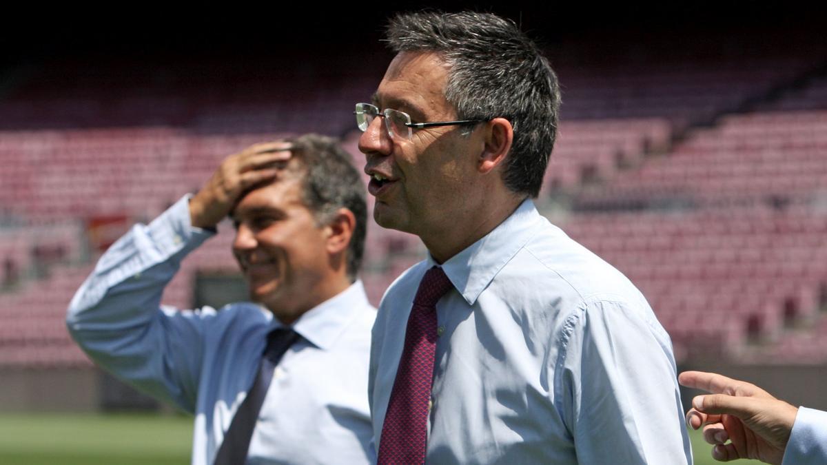 Bartomeu, con Laporta detrás, en un acto en el Camp Nou en 2015.