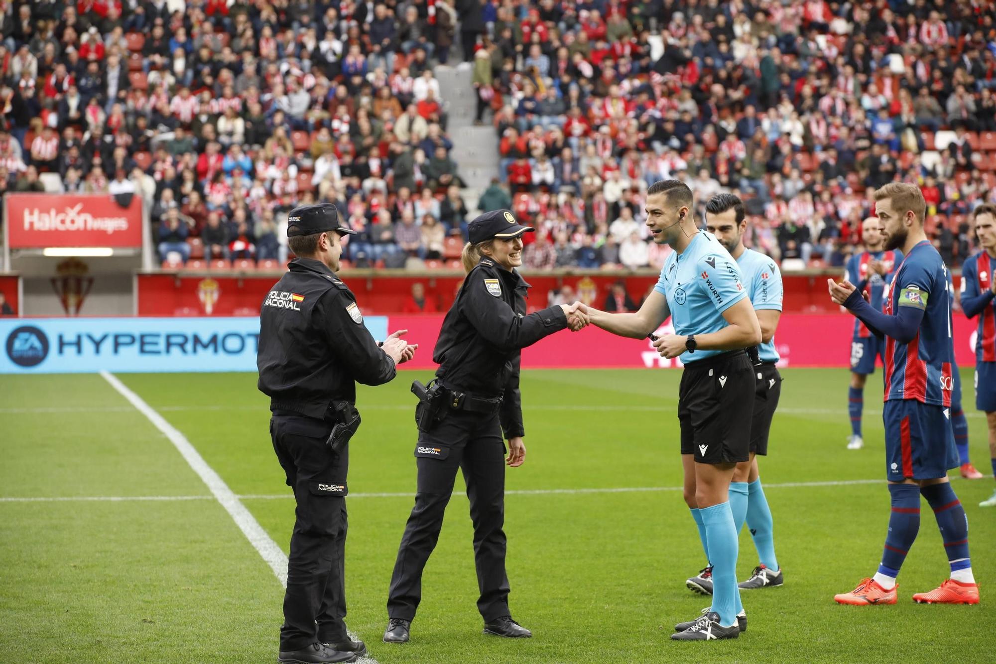 En imágenes: el encuentro entre el Sporting de Gijón y el Huesca