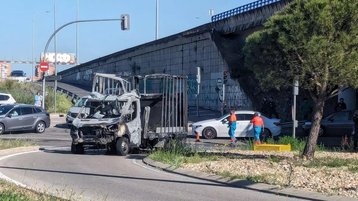 Así ha quedado el camión tras ser devorado por las llamas