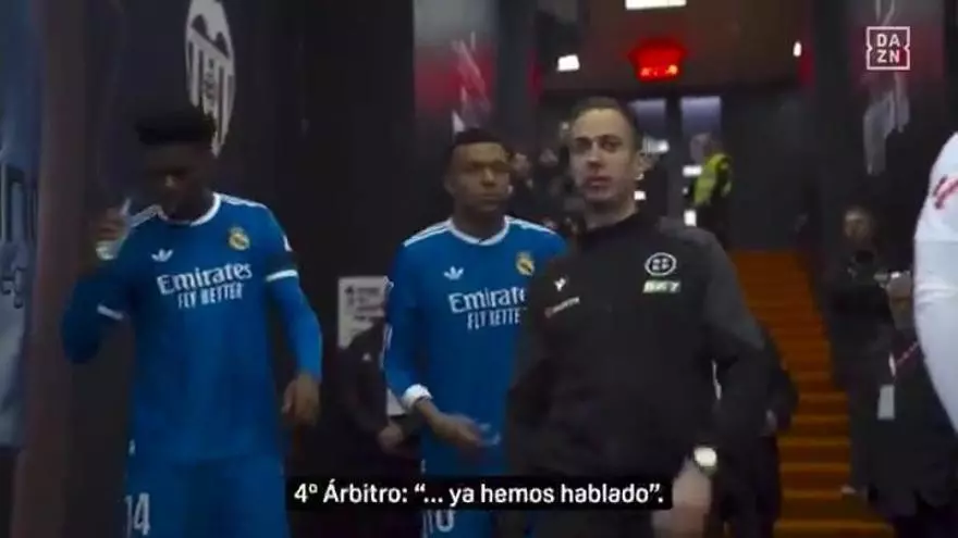 El pique de Mbappé con el árbitro: "Tú me dices de hablar dentro, estoy dentro y tú no me hablas"
