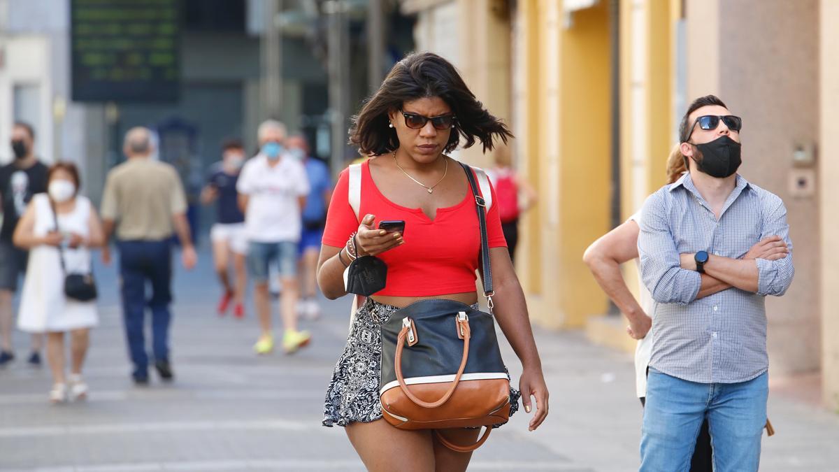 En imágenes: los cordobeses ya pueden salir a la calle sin mascarilla