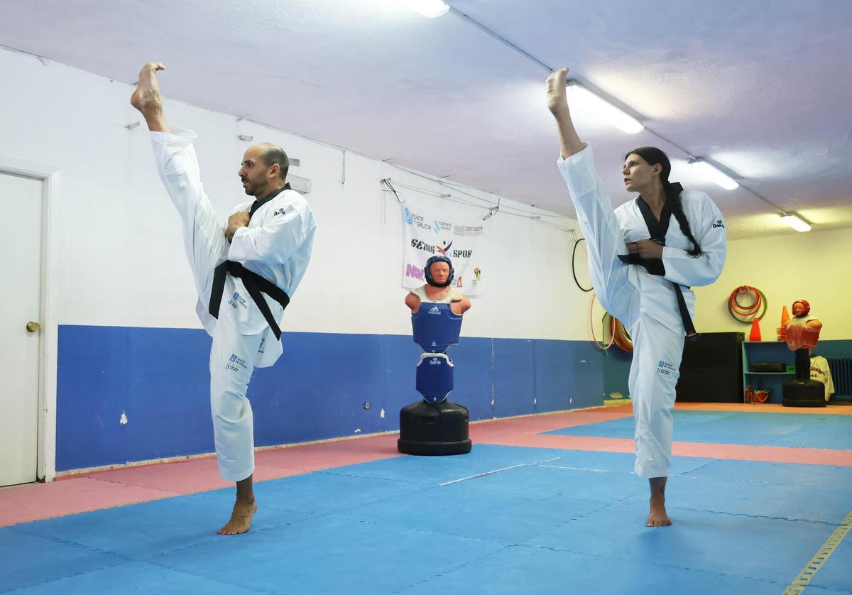 Yleana Rodríguez y Brais González ejecutan una de las técnicas.