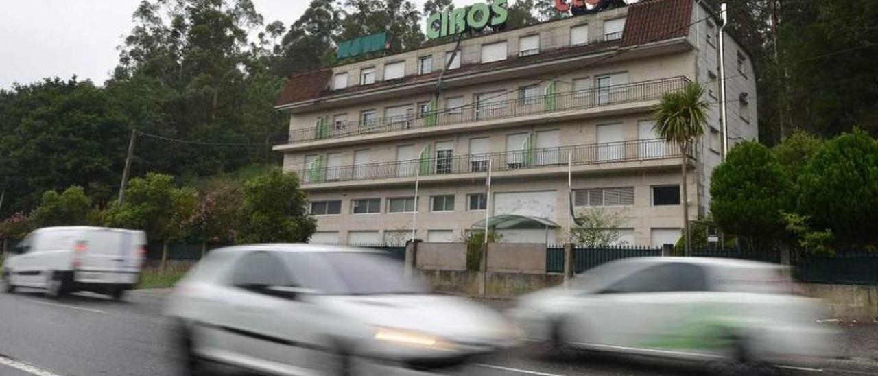 Edificio del Club Ciros, cuya demolición decretó la Xunta en 2005. // G. Santos