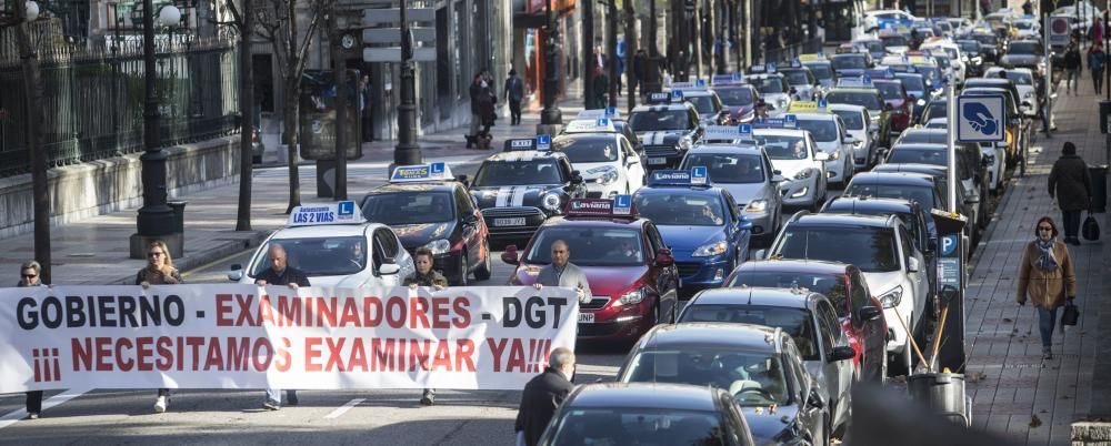 Manifestación de profesores de autoescuela en Oviedo.