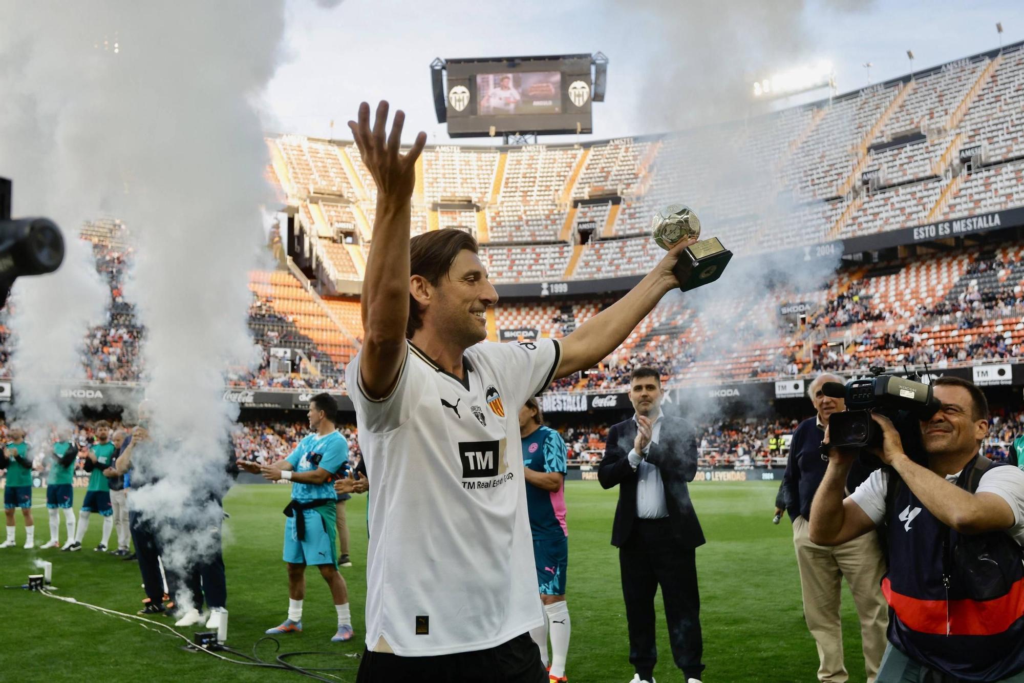 ¡Qué recuerdos! Las fotos del homenaje al Valencia del Triplete