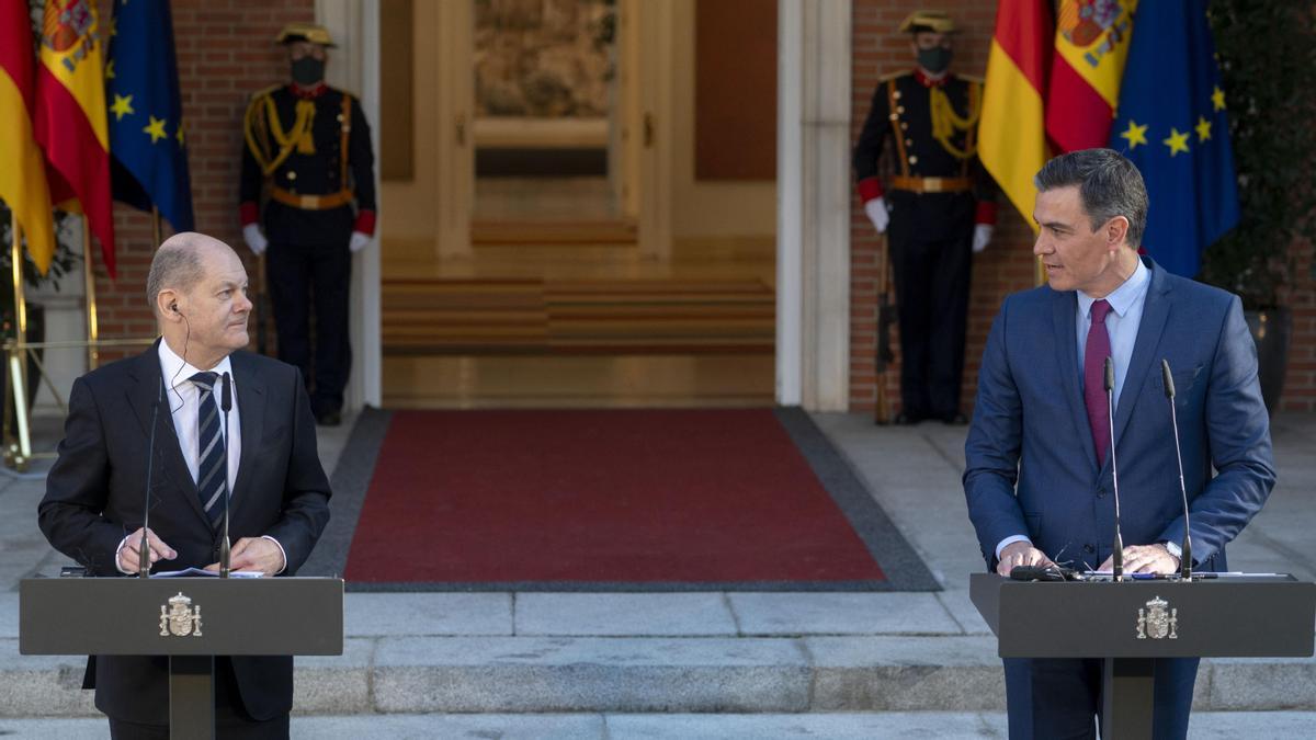 Bundeskanzler Olaf Scholz und Ministerpräsident Pedro Sánchez am Montag (17.1.) in Madrid.